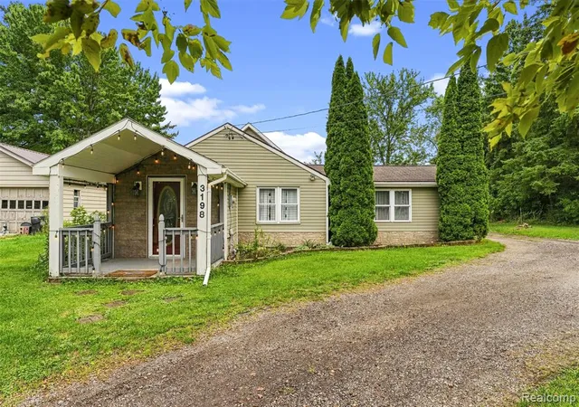 Photo 3 of Single family home for sale at 3198 E Grand Blanc Rd, Grand Blanc, MI 48439 | MLS# 61026425 | Listing updated on 2026-09-16