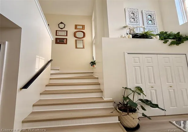 Listing Photo 5 - Condo for sale in building located at 738 Natures Cvs Ct, Wixom, MI 48393