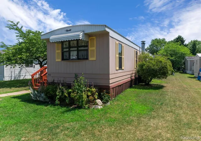 Photo 3 of Manufactured home for sale at 351 N Squir Rd, Auburn Hills, MI 48326 | MLS# 61035776 | Listing updated on 2026-10-04