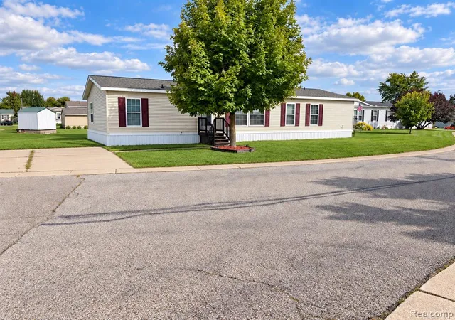 Photo 1 of Sale Pending at 433 Shadow Ln, Mason, MI 48854 | MLS# 61032444 | Listing updated on 2026-10-16