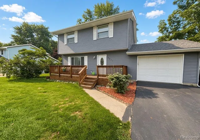 Photo 2 of Single family home for sale at 5471 Ole Banner Trl, Grand Blanc, MI 48439 7641 | MLS# 61024669 | Listing updated on 2026-10-19