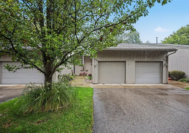 Listing Photo 1 - Condo for sale in building located at 4753 Rockvalley Dr, Grand Rapids, MI 49525