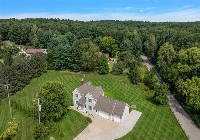 Photo 4 of Single family home for sale at 1977 Post Dr, Belmont, MI 49306 | MLS# 70557610 | Listing updated on 2026-09-16