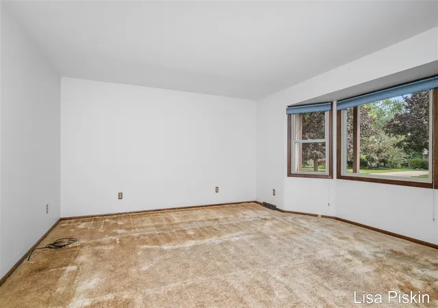 Photo 3 of Sale Pending at 2641 Heathcliff St, Grand Rapids, MI 49546 | MLS# 70556474 | Listing updated on 2026-09-11