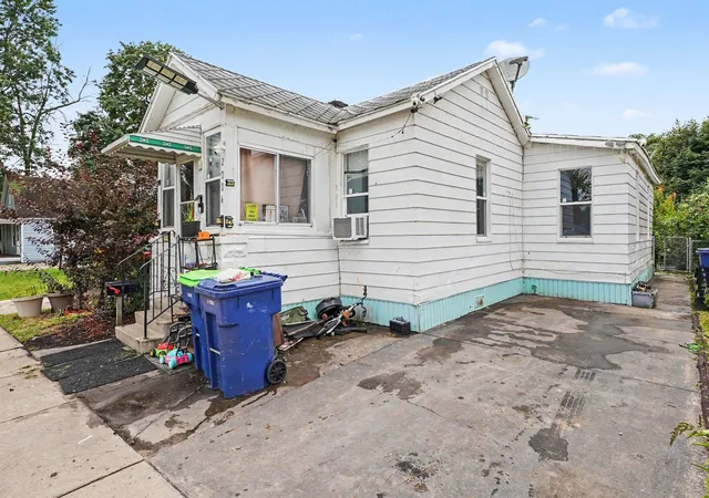 Photo 2 of Single family home for sale at 2004 Marsac St, Bay City, MI 48708 | MLS# 50221184 | Listing updated on 2026-09-09