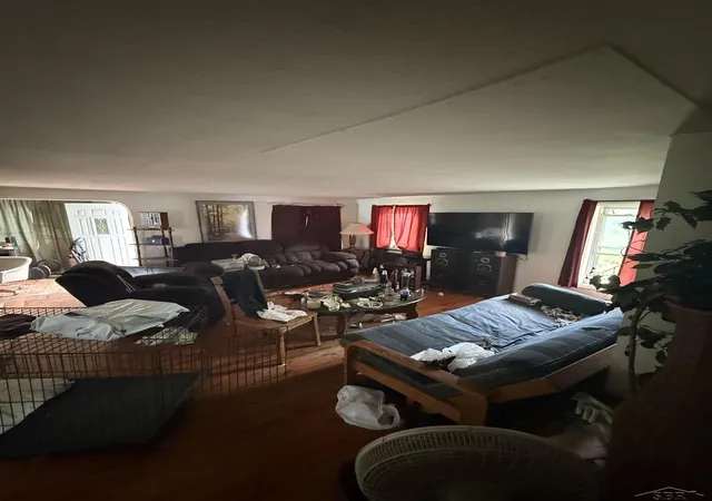 Photo 3 of Single family home for sale at 166 Barney St, Battle Creek, MI 49037 | MLS# 50221078 | Listing updated on 2026-09-10