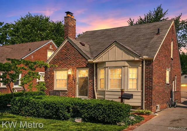 Photo 2 of Sale Pending at 2048 Anita Ave, Grosse Pointe Woods, MI 48236 1428 | MLS# 61024384 | Listing updated on 2026-09-11