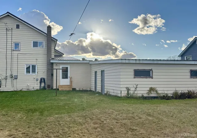 Photo 2 of Single family home for sale at 930 N Westwood Dr, Ishpeming, MI 49849 | MLS# 50224265 | Listing updated on 2026-10-12