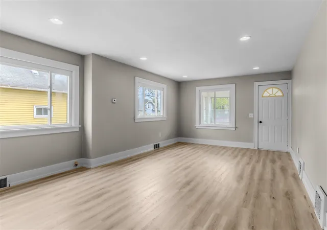 Photo 3 of Single family home for sale at 819 Harding St, Grand Rapids, MI 49544 | MLS# 70541393 | Listing updated on 2026-09-17