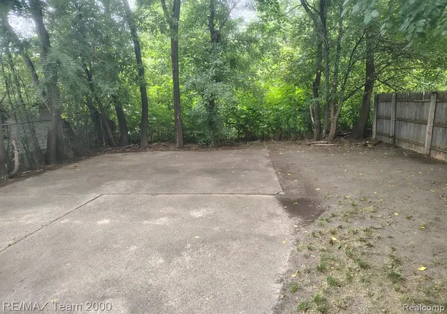 Photo 3 of Sale Pending at 16174 Griggs St, Detroit, MI 48221 2855 | MLS# 60992556 | Listing updated on 2026-10-29