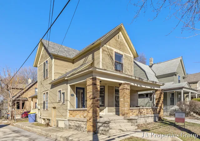 Listing Photo 4 - Condo for sale in building located at 921 Fairmount St, Grand Rapids, MI 49506