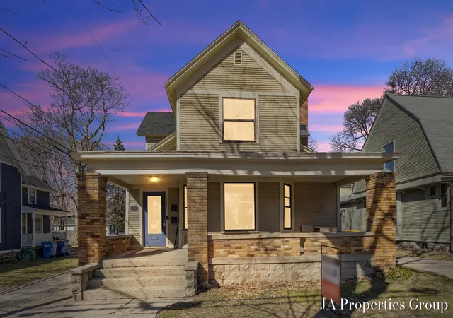 Listing Photo 5 - Condo for sale in building located at 921 Fairmount St, Grand Rapids, MI 49506