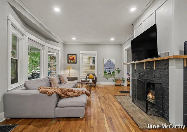 Photo 4 of Single family home for sale at 1240 Bemis St, Grand Rapids, MI 49506 | MLS# 70554596 | Listing updated on 2026-09-24