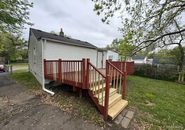 Photo 2 of Single family home for sale at 664 Melrose St, Pontiac, MI 48340 | MLS# 61024640 | Listing updated on 2026-09-08