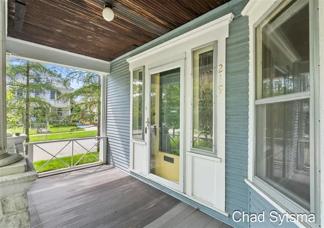 Photo 2 of Single family home for sale at 219 Carroll Ave, Grand Rapids, MI 49506 | MLS# 70557836 | Listing updated on 2026-09-12