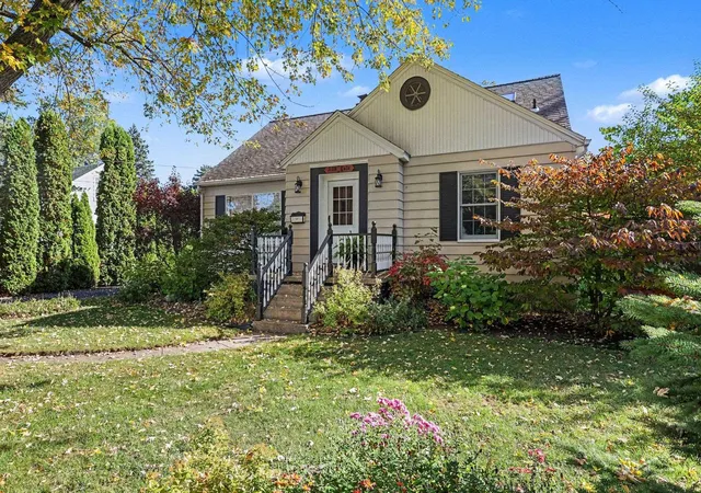 Photo 2 of Single family home for sale at 308 Yale St, Bay City, MI 48708 | MLS# 50224447 | Listing updated on 2026-10-09