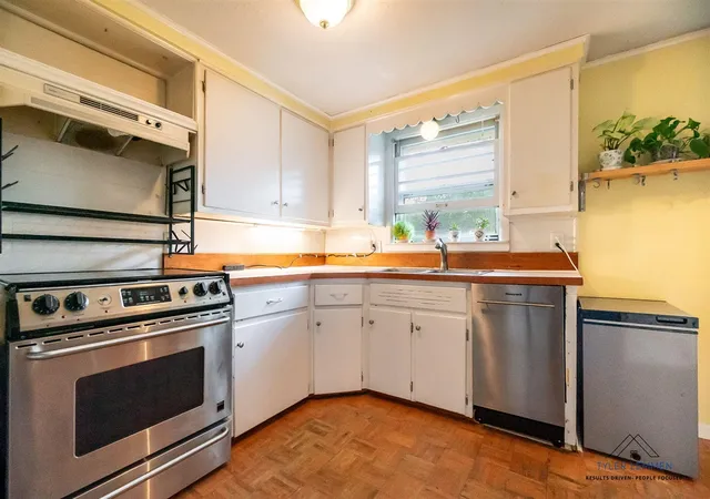 Photo 3 of Single family home for sale at 664 Midway Ave, Holland, MI 49423 | MLS# 70554661 | Listing updated on 2026-09-09