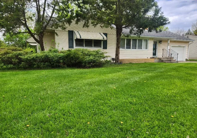 Photo 1 of Single family home for sale at 911 S Powell Rd, Essexville, MI 48732 | MLS# 50198164 | Listing updated on 2026-09-29