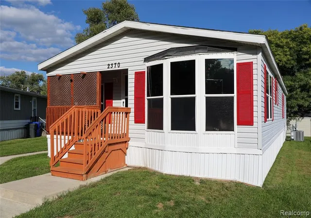 Photo 1 of Manufactured home for sale at 2370 N Dundee Ct, Highland, MI 48357 | MLS# 61034765 | Listing updated on 2026-10-16
