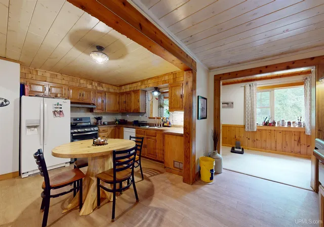 Photo 2 of Single family home for sale at 1260 N Vandenboom Ave, Marquette, MI 49855 | MLS# 50223859 | Listing updated on 2026-10-13