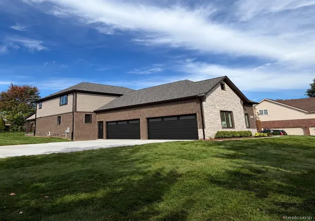 Photo 3 of Single family home for sale at 5853 Saratoga Dr, Oxford, MI 48371 1086 | MLS# 61001432 | Listing updated on 2026-10-01