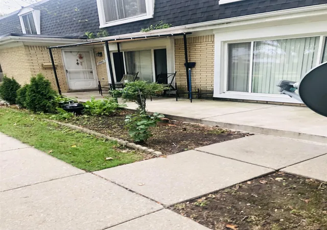Photo 3 of Condo for sale at 29840 City Ctr Dr #2, Warren, MI 48093 | MLS# 50222306 | Listing updated on 2026-09-28