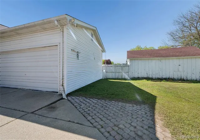 Photo 3 of Single family home for sale at 37031 Colgate, Sterling Heights, MI 48310 4044 | MLS# 61010636 | Listing updated on 2026-10-04
