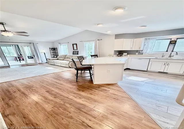 Listing Photo 5 - Condo for sale in building located at 9409 Linda Dr, Davison, MI 48423