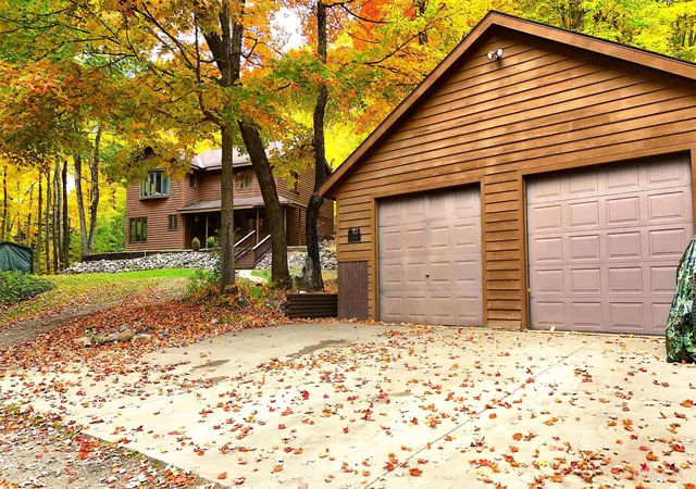 Photo 3 of Single family home for sale at 140 White Bear Dr, Negaunee, MI 49866 | MLS# 50223809 | Listing updated on 2026-10-13