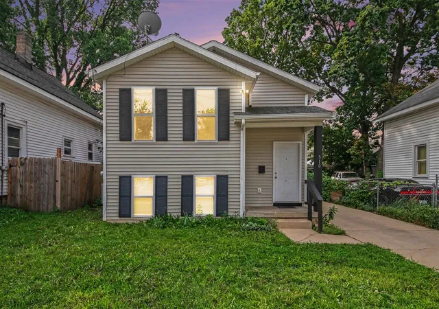Photo 1 of Sale Pending at 310 Fox St, Grand Rapids, MI 49507 | MLS# 70557519 | Listing updated on 2026-09-18
