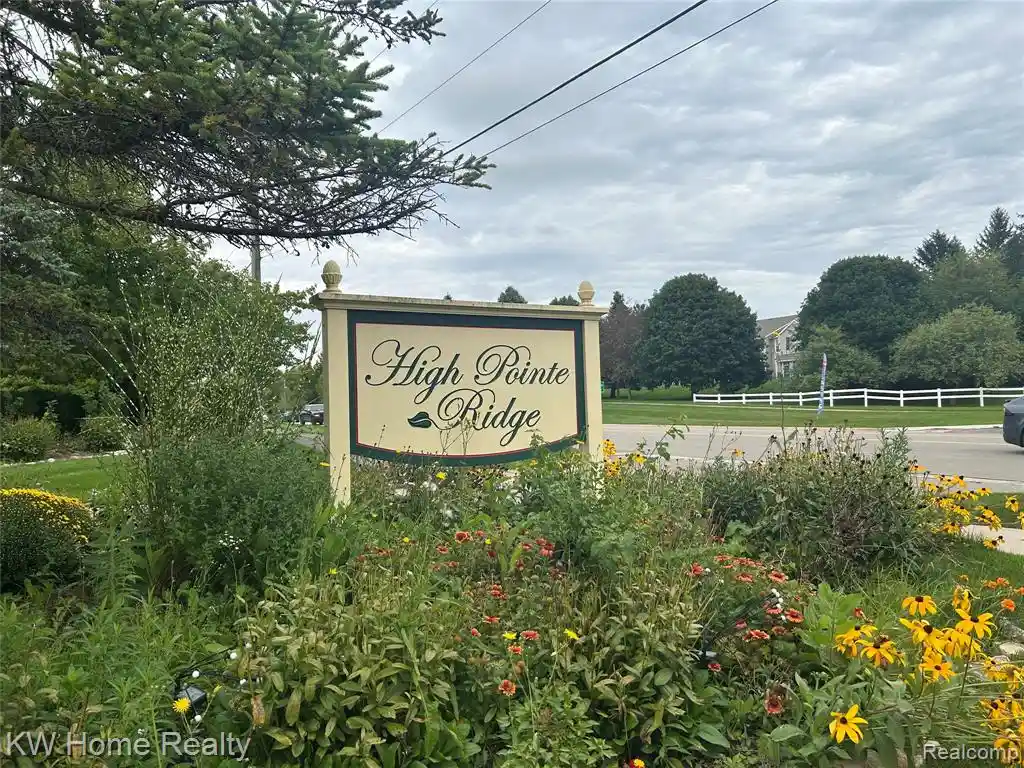 Listing Photo 2 - Condo for sale in 3216 High Pointe Ridge Rd located at 3216 High Pointe Ridge Rd, Lake Orion, MI 48359 - Unit 3216 High Pointe Ridge Rd