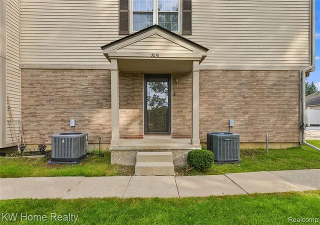 Photo 3 of Sale Pending at 3216 High Pointe Ridge Rd, Lake Orion, MI 48359 | MLS# 61033930 | Listing updated on 2026-10-19