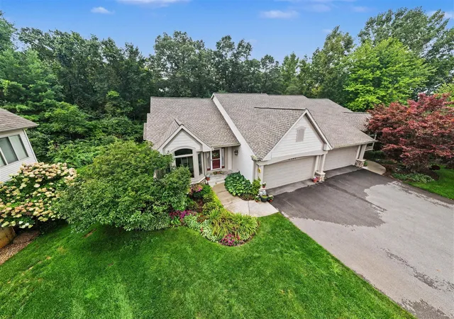 Photo 3 of Condo for sale at 2860 Willow Ln Ct, Grand Rapids, MI 49525 | MLS# 70556212 | Listing updated on 2026-09-12
