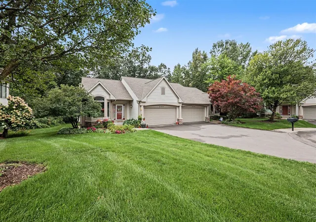 Listing Photo 5 - Condo for sale in building located at 2860 Willow Ln Ct, Grand Rapids, MI 49525