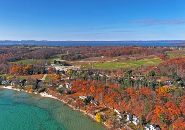 Photo 3 of Single family home for sale at 10555 Center Rd, Traverse City, MI 49686 | MLS# 80072955 | Listing updated on 2026-09-15