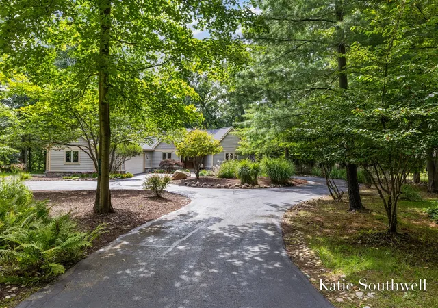 Photo 3 of Single family home for sale at 7320 Valhalla Dr, Alto, MI 49302 | MLS# 70553334 | Listing updated on 2026-09-11