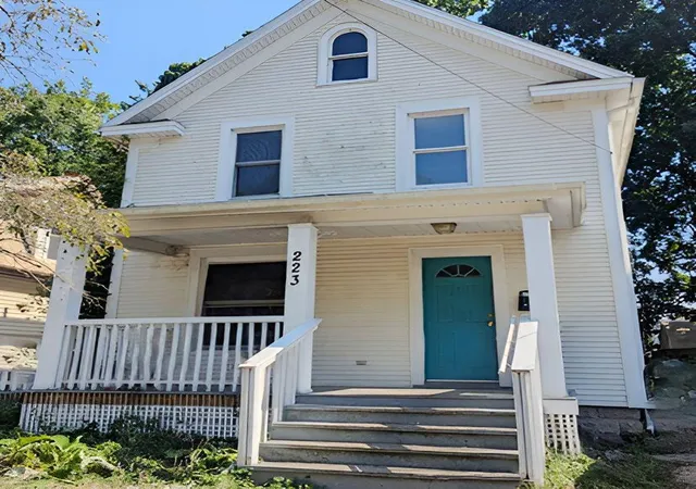 Photo 1 of Sale Pending at 223 Woodlawn Ave, Lansing, MI 48910 | MLS# 70548973 | Listing updated on 2026-10-20