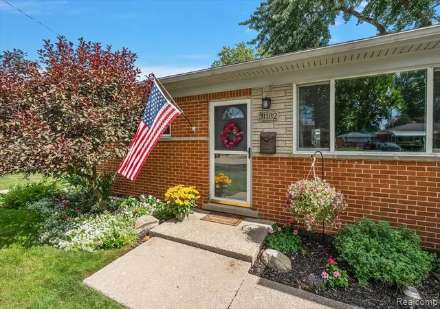 Photo 3 of Sale Pending at 31182 Tecla Dr, Warren, MI 48088 2036 | MLS# 61024981 | Listing updated on 2026-09-18
