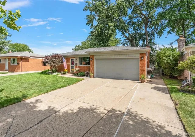 Photo 3 of Sale Pending at 31182 Tecla Dr, Warren, MI 48088 2036 | MLS# 61024981 | Listing updated on 2026-09-18