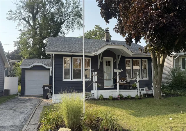 Photo 2 of Single family home for sale at 484 Upton Dr, Saint Joseph, MI 49085 | MLS# 70552157 | Listing updated on 2026-09-05