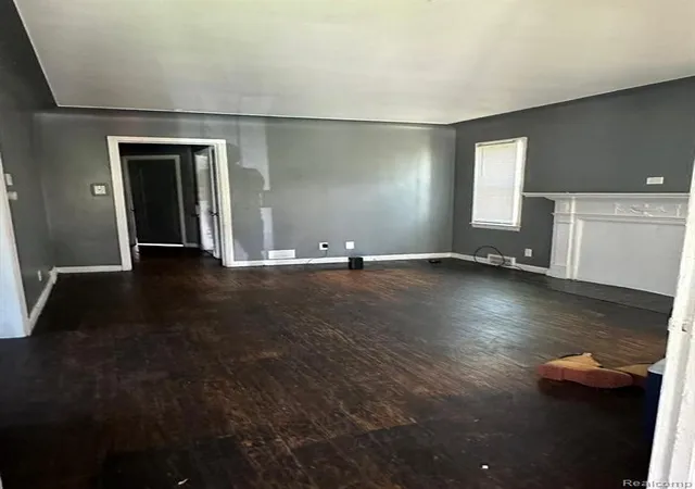 Photo 3 of Single family home for sale at 5579 Lenox St, Detroit, MI 48213 | MLS# 61023314 | Listing updated on 2026-09-08