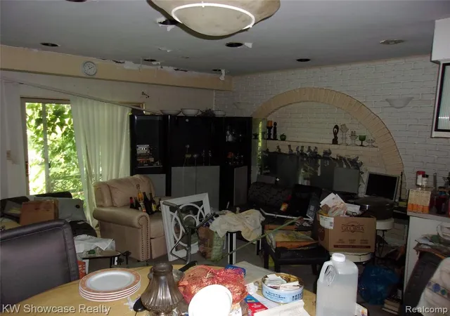 Photo 3 of Sale Pending at 27380 Lahser Rd, Southfield, MI 48034 2188 | MLS# 61014287 | Listing updated on 2026-10-08