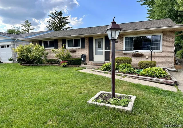 Photo 3 of Single family home for sale at 39752 Edmundton Dr, Canton, MI 48187 4268 | MLS# 61023292 | Listing updated on 2026-10-18