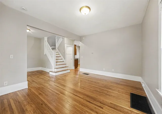 Photo 4 of Single family home for sale at 1416 Sigsbee St, Grand Rapids, MI 49506 | MLS# 70558056 | Listing updated on 2026-09-11