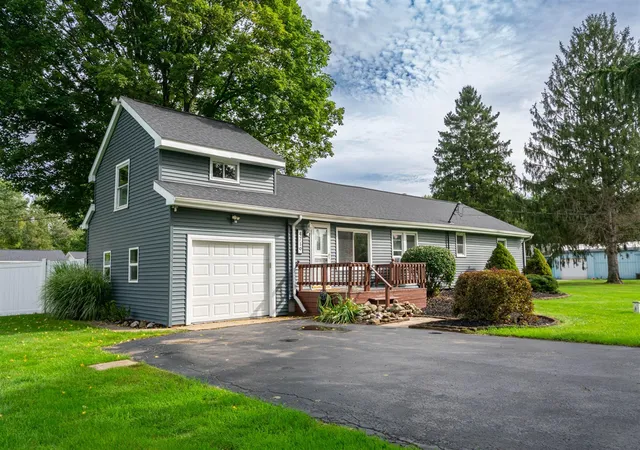 Photo 2 of Single family home for sale at 4719 B Dr, Battle Creek, MI 49015 | MLS# 70560466 | Listing updated on 2026-10-21
