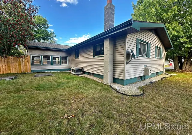 Photo 4 of Single family home for sale at 367 N Adams St, Gwinn, MI 49841 | MLS# 50220840 | Listing updated on 2026-09-14