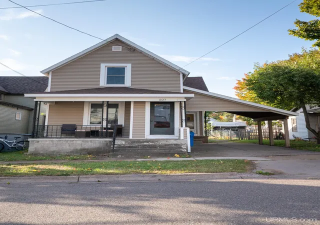 Photo 1 of Single family home for sale at 227 Genesee St, Marquette, MI 49855 | MLS# 50224276 | Listing updated on 2026-10-15