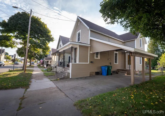 Photo 2 of Single family home for sale at 227 Genesee St, Marquette, MI 49855 | MLS# 50224276 | Listing updated on 2026-10-15