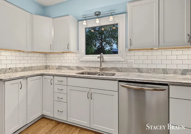 Photo 4 of Sale Pending at 2165 Shawnee Dr, Grand Rapids, MI 49506 | MLS# 70562245 | Listing updated on 2026-10-14