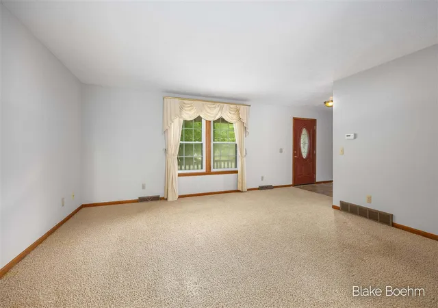 Photo 4 of Single family home for sale at 2251 Yorktown Dr, Grand Rapids, MI 49508 | MLS# 70557627 | Listing updated on 2026-09-15